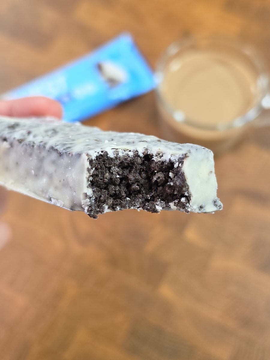 Quest Crispy Hero Cookies & Cream